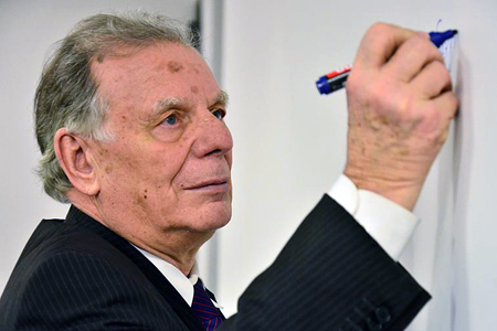 Жорес Алфёров расскажет новосибирским школьникам о пользе физики Жорес Алфёров расскажет новосибирским школьникам о пользе физики