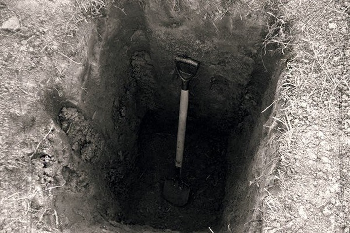 Мэрия Барнаула объяснила разрытые могилы на власихинском кладбище