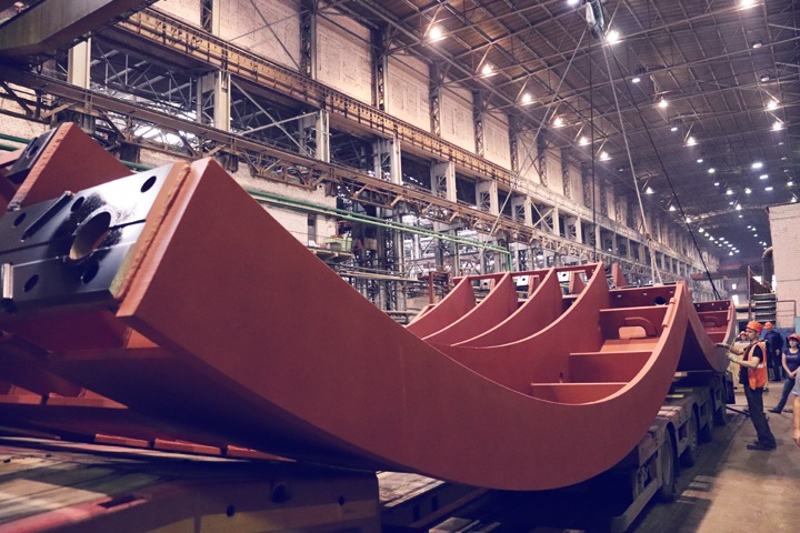 Завод ЭЛСИБ приступил к отгрузке крупных узлов гидрогенератора для Иркутской ГЭС