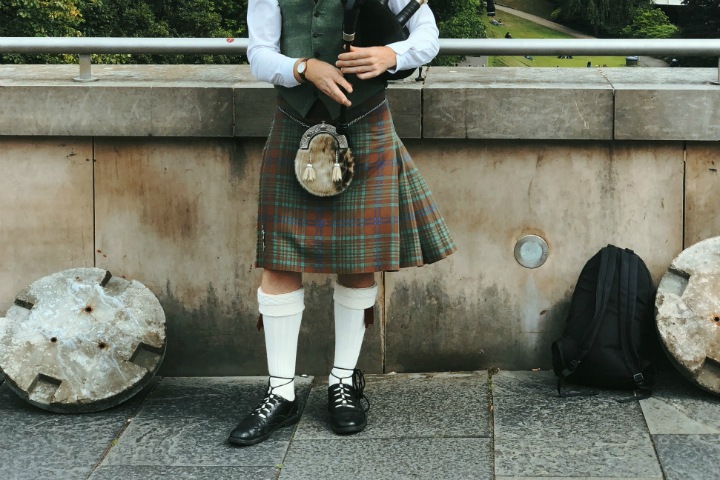 Russian man was denied entry to the town hall in shorts, so he put on a skirt
