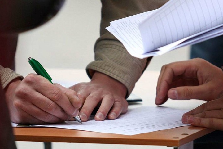 Студентов в Санкт-Петербурге заставили собирать подписи за Путина для сдачи сессии