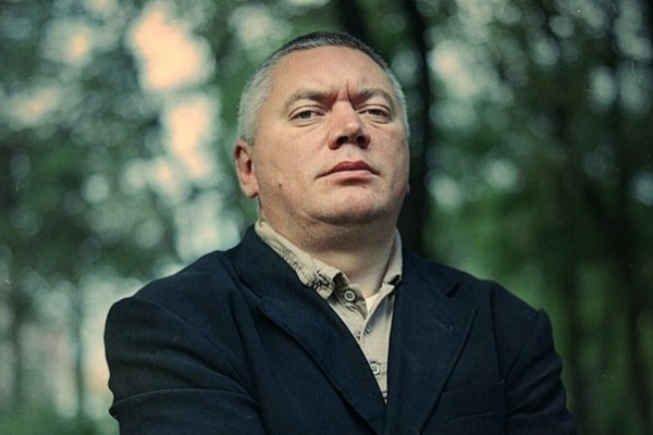 Публицист Садулаев: «Политическая жизнь не может возникнуть в Москве – она начнется только в регионах» Публицист Садулаев: «Политическая жизнь не может возникнуть в Москве – она начнется только в регионах»