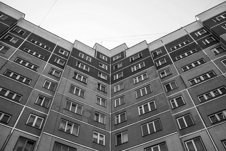 Жительница Бийска сбросила трехмесячную дочь с седьмого этажа Жительница Бийска сбросила трехмесячную дочь с седьмого этажа