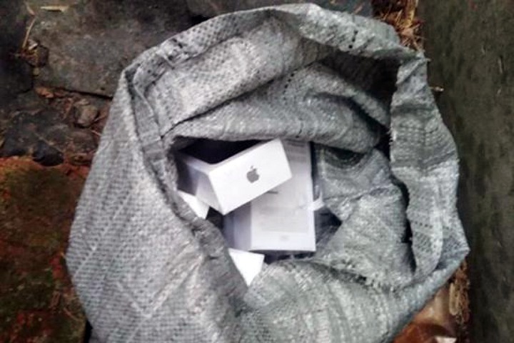 Новосибирцы украли два мешка смартфонов