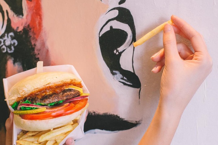 Бурятский гастробар выпустит «президентский» бургер в честь Цыденова Бурятский гастробар выпустит «президентский» бургер в честь Цыденова