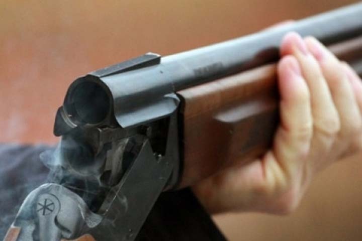 Мужчина предлагал прохожим купить ружье в Чите. Он вышел из колонии несколько дней назад