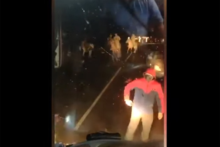 Журналисты и наблюдатели обратились в ФСБ и СК после нападения всадников на их автобус в Туве Журналисты и наблюдатели обратились в ФСБ и СК после нападения всадников на их автобус в Туве