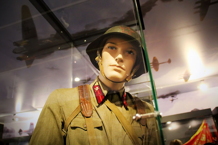 Выставка вооружения и униформы военных летчиков открылась в Новосибирске Выставка вооружения и униформы военных летчиков открылась в Новосибирске