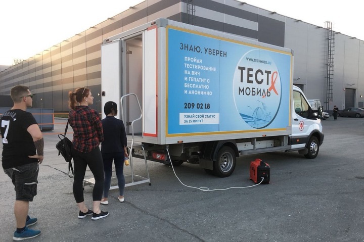 Новосибирский депутат поддержал иностранные программы профилактики ВИЧ в России