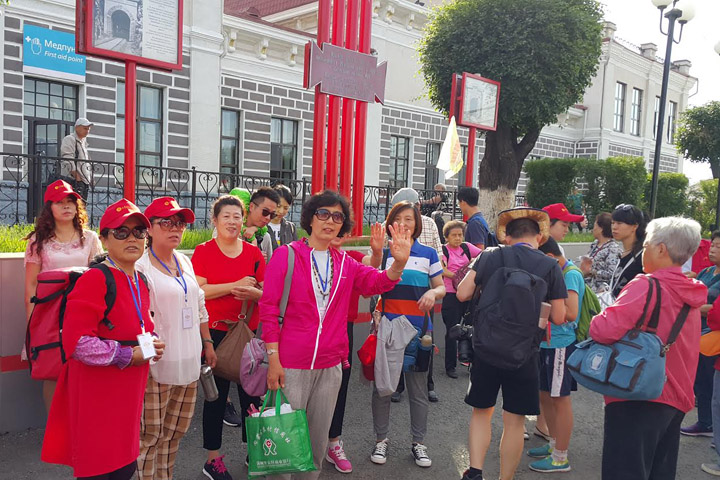 Почти полторы сотни китайцев путешествуют на поезде по Сибири Почти полторы сотни китайцев путешествуют на поезде по Сибири