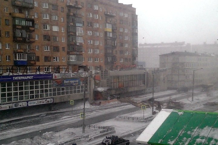 СК довел до суда дело о гибели женщины во время урагана в Норильске СК довел до суда дело о гибели женщины во время урагана в Норильске