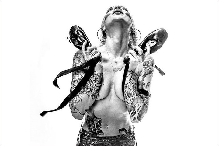 Красноярские ведущие разделись из-за запрета на новогодние корпоративы Красноярские ведущие разделись из-за запрета на новогодние корпоративы