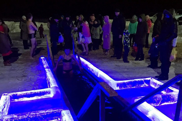 Более 33 тыс. новосибирцев нырнули в прорубь Более 33 тыс. новосибирцев нырнули в прорубь