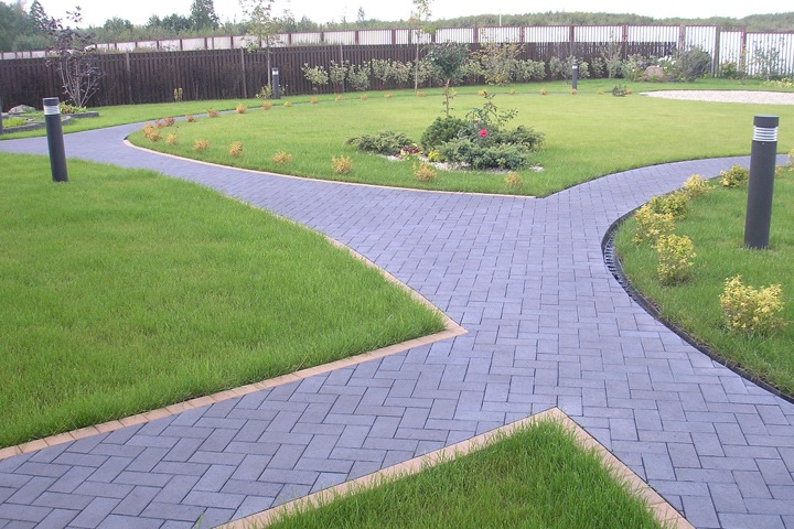 Пешеходные дорожки в резиденции новосибирского правительства обойдутся почти в 1 млн рублей