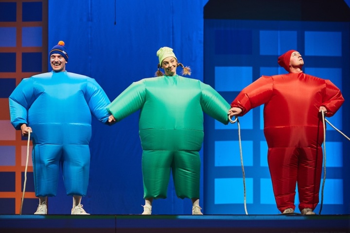 «И там его друзья все будут»: новосибирские дети оценивают спектакль про воздушный шарик (видео)