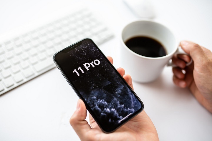 «Яблоки» рулят: какие смартфоны выбирают новосибирцы