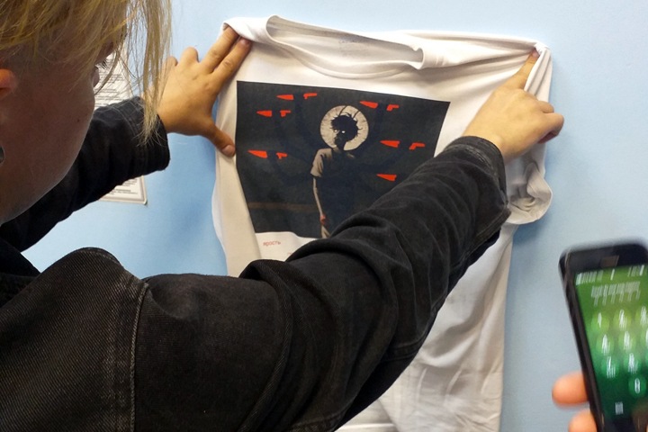 Православные активисты рассказали, как раздели новосибирца из-за оскорбившей их майки