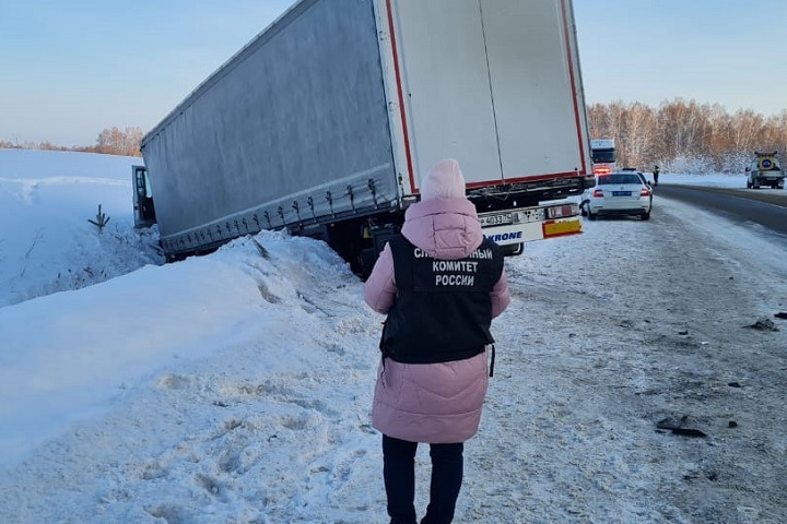 Пять человек разбились в ДТП в Кузбассе Пять человек разбились в ДТП в Кузбассе