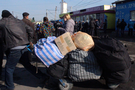 «Наша версия» о новосибирском Черкизоне: Власти пытаются сохранить черный рынок и противятся появлению современной торговой сети?