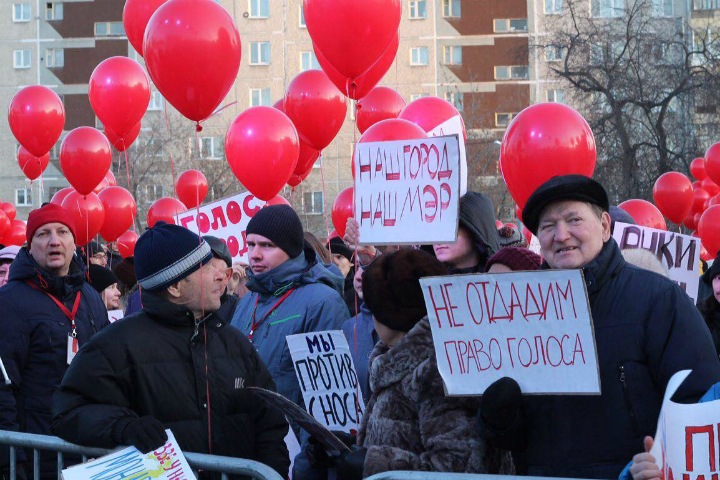 Витрина демократии. Отправят ли Локтя по пути Ройзмана
