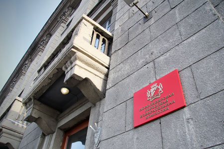 Избирком Новосибирска не согласен с решением суда об отмене регистрации Владимира Знаткова