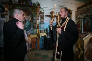 Повар и сапожник, осужденный за убийство, обвенчались в новосибирской колонии (фоторепортаж) Повар и сапожник, осужденный за убийство, обвенчались в новосибирской колонии (фоторепортаж)