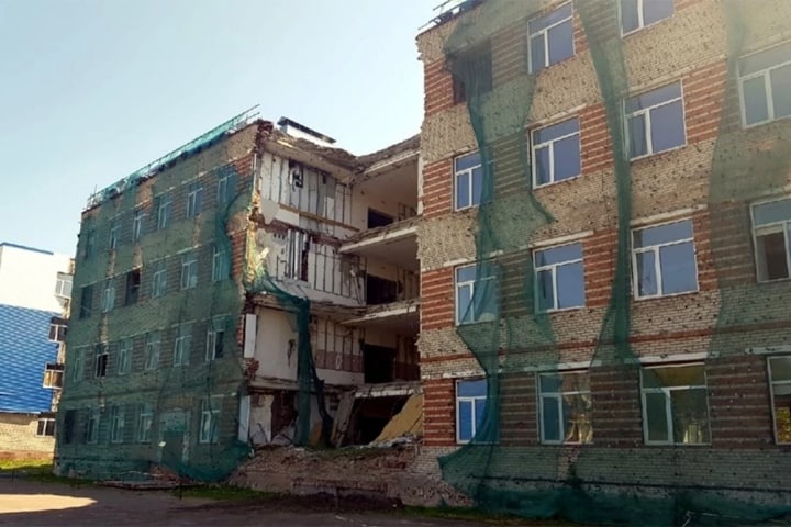 Почти половину обвиняемых в гибели омских десантников при обрушении казармы отпустили в суде Почти половину обвиняемых в гибели омских десантников при обрушении казармы отпустили в суде