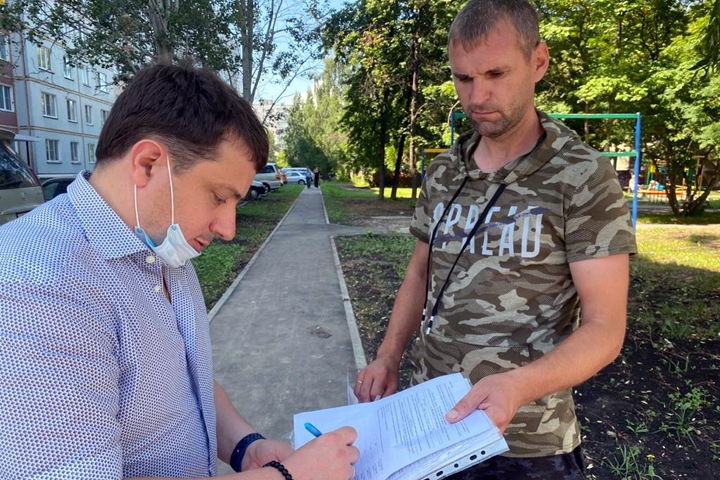 Кандидата от «ЕР» потребовали снять с выборов новосибирского парламента