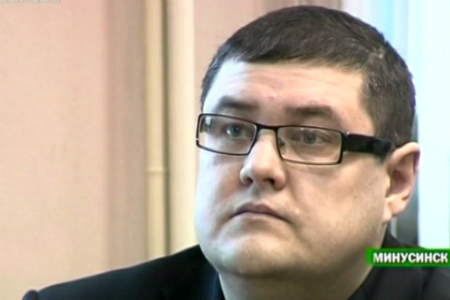 Красноярский депутат-коммунист, избивший подростка-инвалида, получил 300 часов общественных работ Красноярский депутат-коммунист, избивший подростка-инвалида, получил 300 часов общественных работ