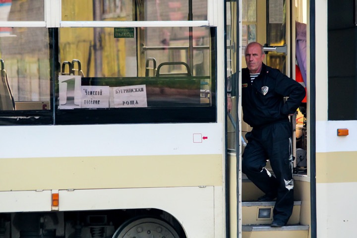 Новосибирский транспорт переведут на турникеты с «антипаникой»