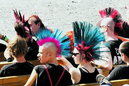 Прокуратура запретила новосибирским школам наказывать за маникюр и прически Прокуратура запретила новосибирским школам наказывать за маникюр и прически