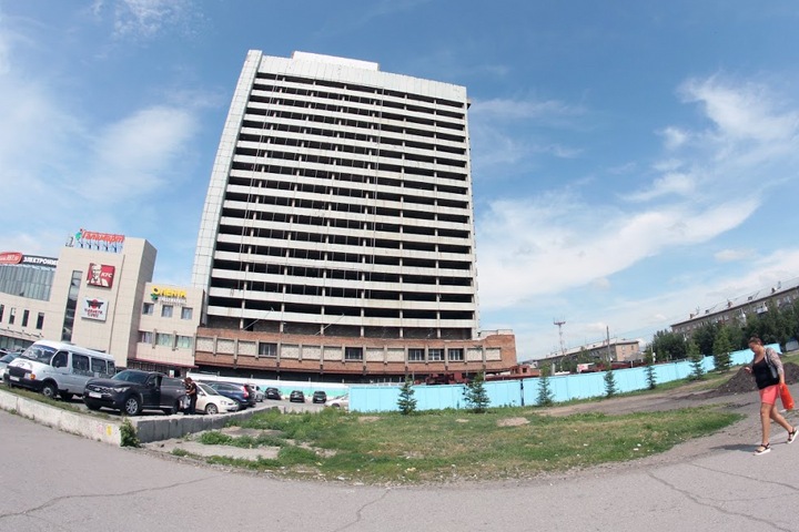 Компания омского депутата начала реконструкцию брошенной гостиницы в Новосибирске