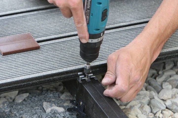 Плюсы и минусы террасной доски: на что обратить внимание при укладке Плюсы и минусы террасной доски: на что обратить внимание при укладке