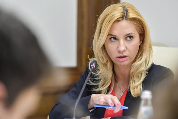 Омский губернатор уволил главу областного минздрава после протеста врачей скорой помощи Омский губернатор уволил главу областного минздрава после протеста врачей скорой помощи