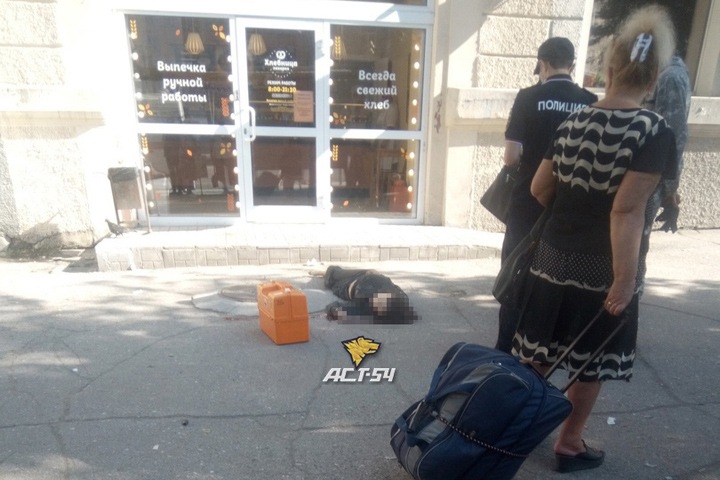 Вторая женщина за 10 дней погибла после падения из окон одного и того же дома в Новосибирске