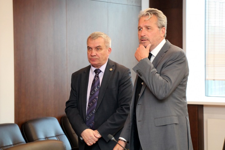 Власти оставили Федорука ректором НГУ после отмены выборов