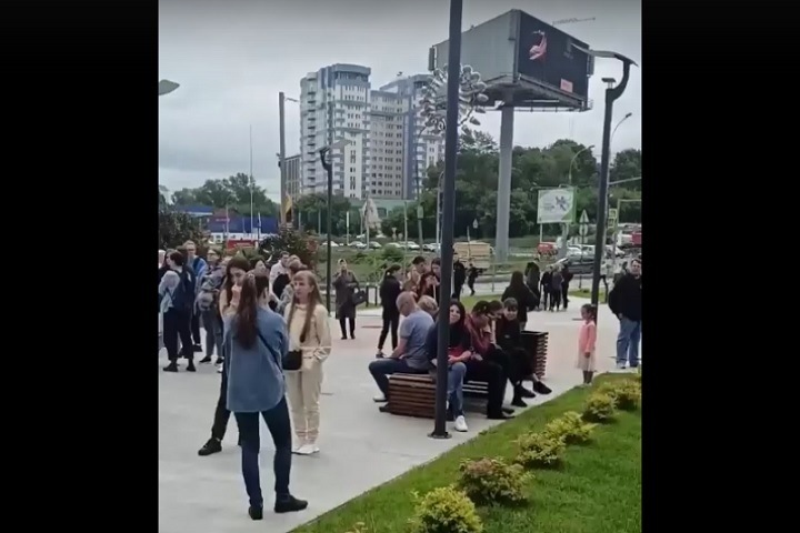 Тысячу человек эвакуировали из ТРЦ в Новосибирске из-за замыкания
