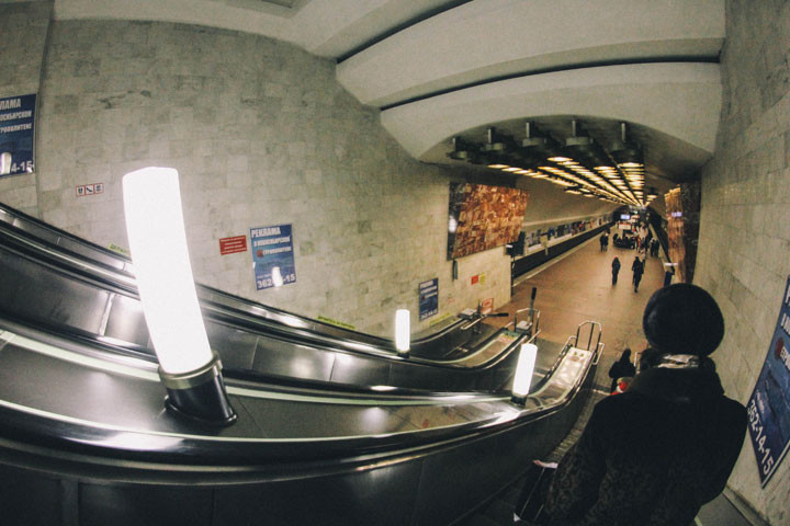 Новосибирское метро перешло на оплату по банковским картам