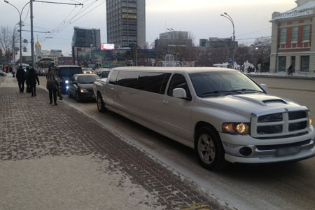 Новосибирские автовладельцы просят ГИБДД наказать водителей Паука Новосибирские автовладельцы просят ГИБДД наказать водителей Паука