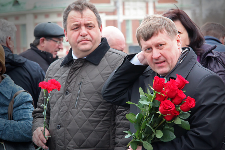 Сулейманов и Конобеев сменили роли в новосибирском обкоме КПРФ Сулейманов и Конобеев сменили роли в новосибирском обкоме КПРФ