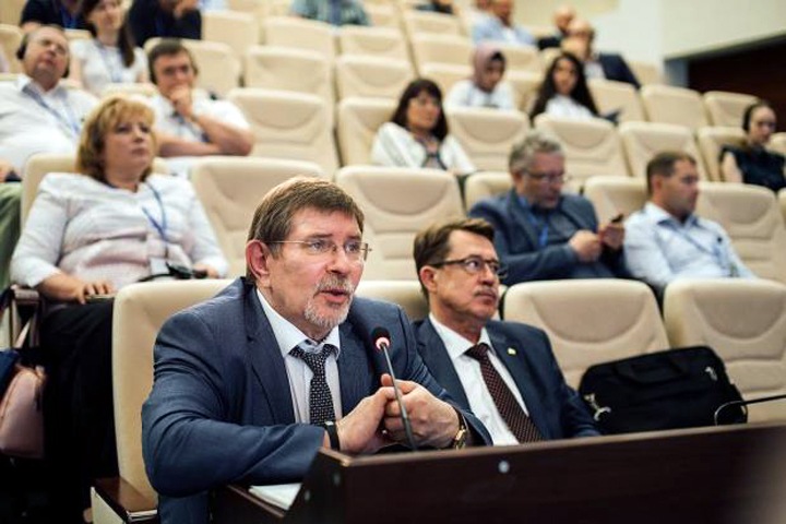 Минздрав назначил директора новосибирской клиники Мешалкина Минздрав назначил директора новосибирской клиники Мешалкина