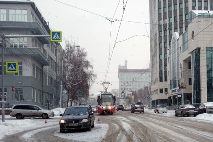 Шестилетнего мальчика сбили на машине в центре Новосибирска Шестилетнего мальчика сбили на машине в центре Новосибирска