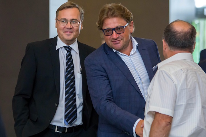 Новосибирские бизнесмены стали крупнейшими в России спонсорами КПРФ Новосибирские бизнесмены стали крупнейшими в России спонсорами КПРФ