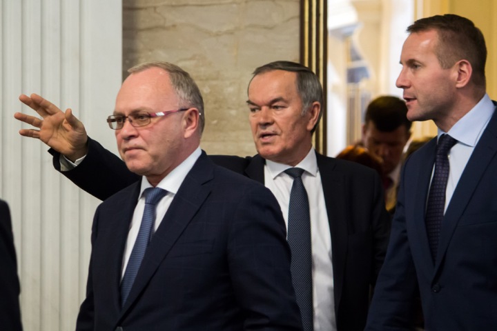 Как встречали смену новосибирской власти: фоторепортаж Как встречали смену новосибирской власти: фоторепортаж