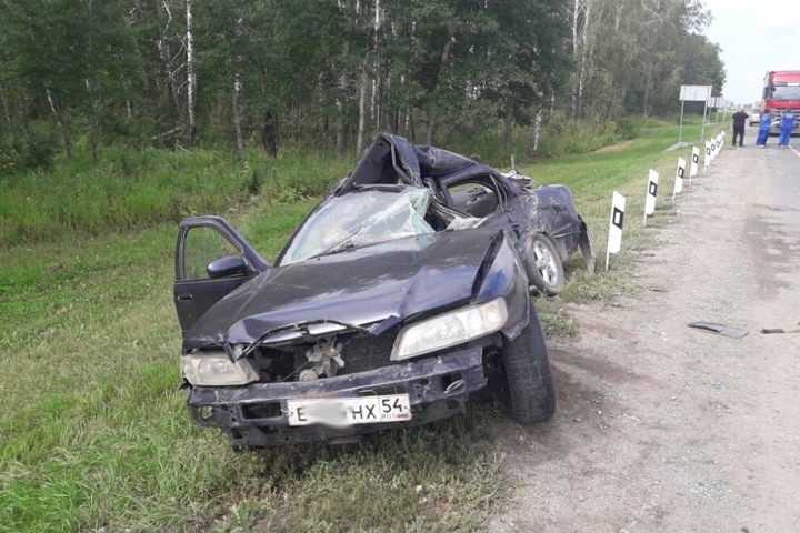 Четыре человека погибли при столкновении легковушки с большегрузом в Новосибирской области Четыре человека погибли при столкновении легковушки с большегрузом в Новосибирской области