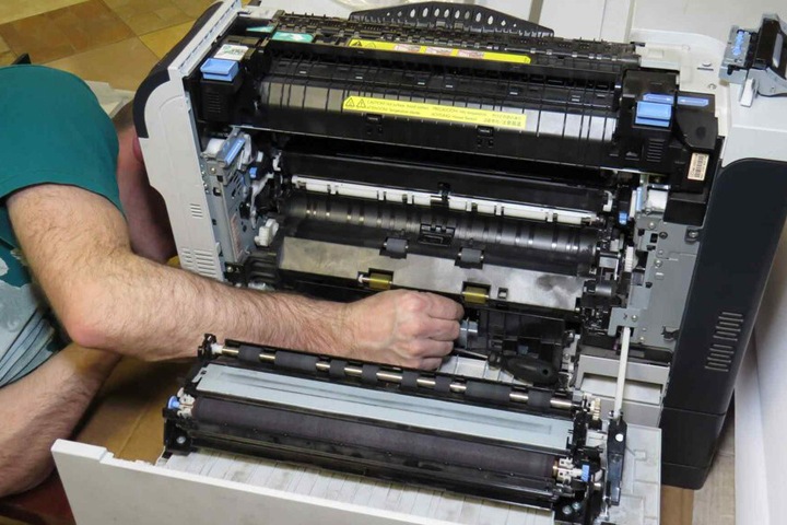 Новосибирскому малому бизнесу зафиксировали курс доллара на уровне 100 рублей