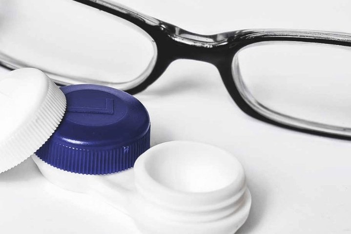 Ношение очков и контактных линз Ношение очков и контактных линз