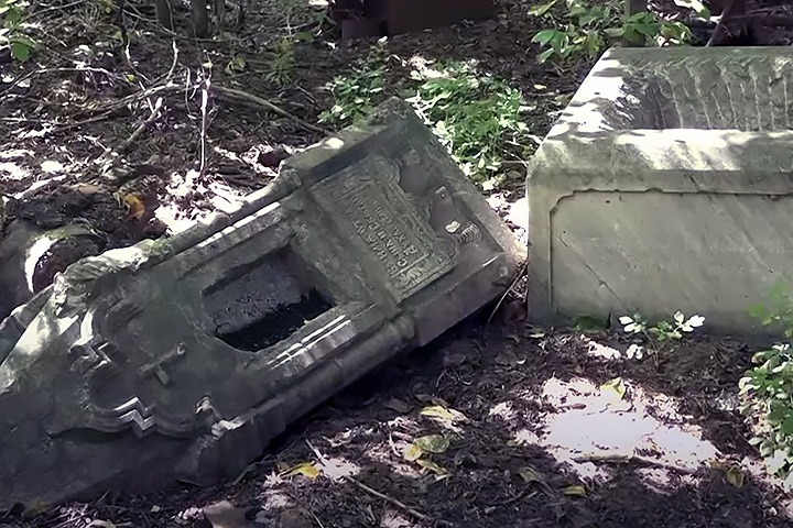 Построенное при Екатерине II кладбище разрушается в Бийске