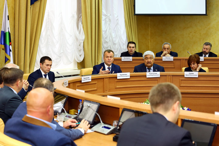 Депутаты вернули мэру Иркутска полномочия главы администрации Депутаты вернули мэру Иркутска полномочия главы администрации