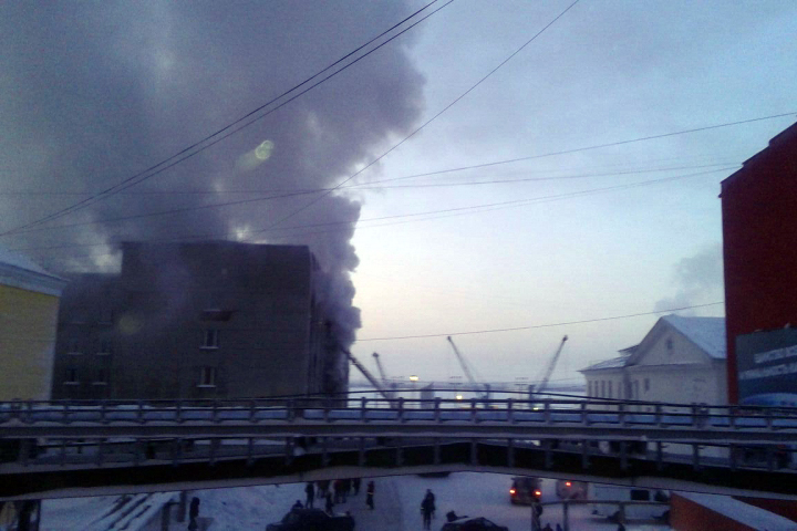 Двое погибли в мэрии Дудинки при пожаре, устроенном пенсионером — СК